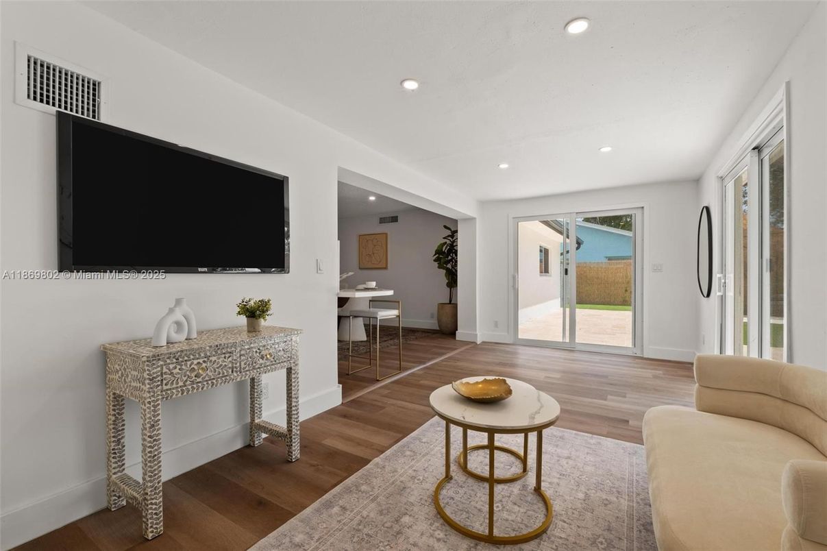 Interior, Recessed Lighting, Wood Texture Flooring