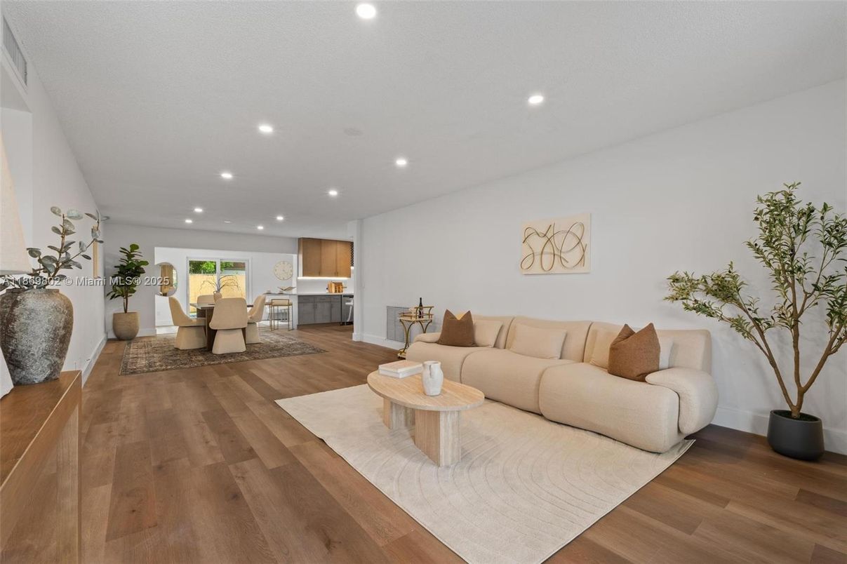 Dining room, Interior, Living room, Recessed Lighting, Wood Texture Flooring