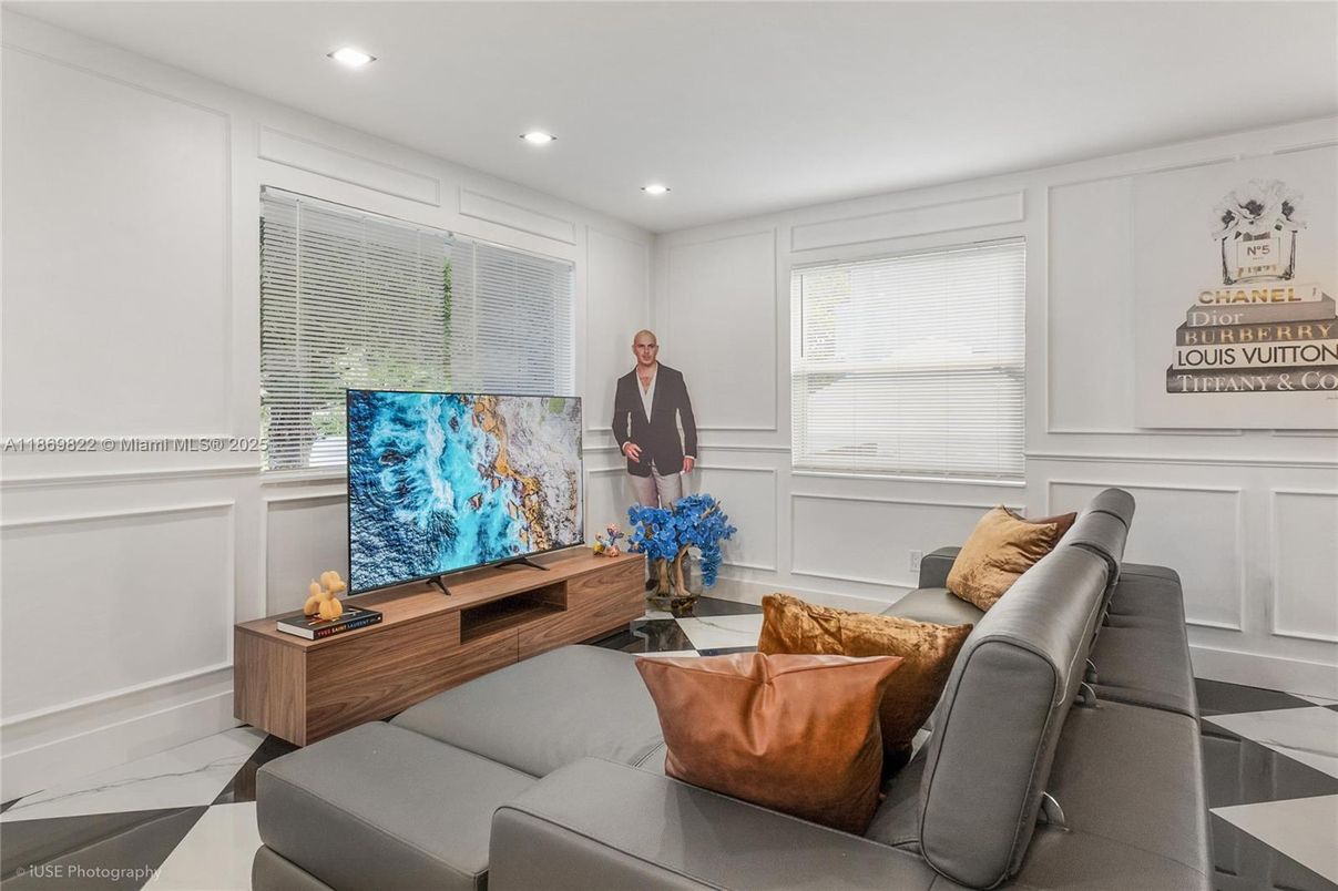 Interior, Living room, Recessed Lighting