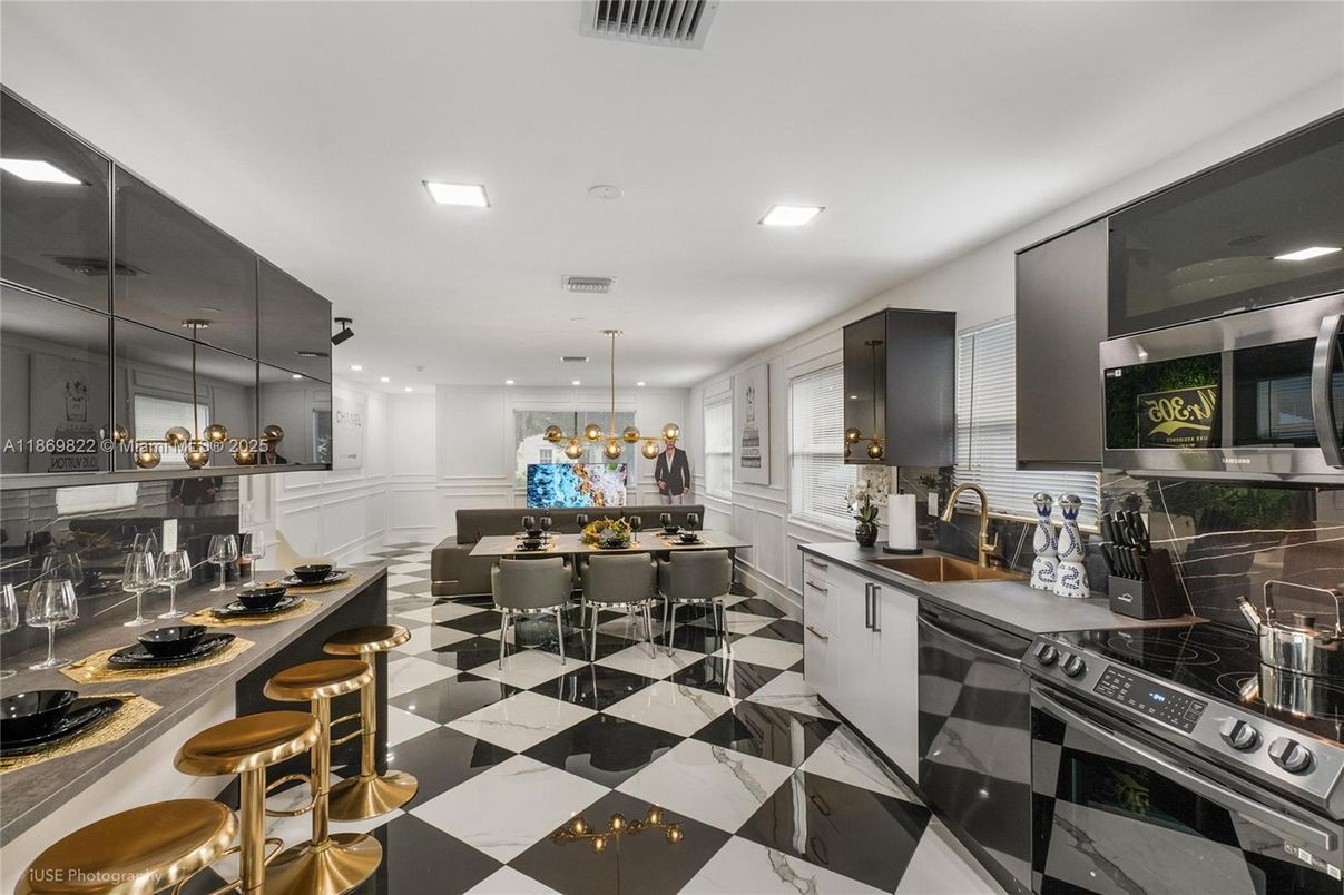 Dining room, Interior, Kitchen, Pendant Lights, Recessed Lighting