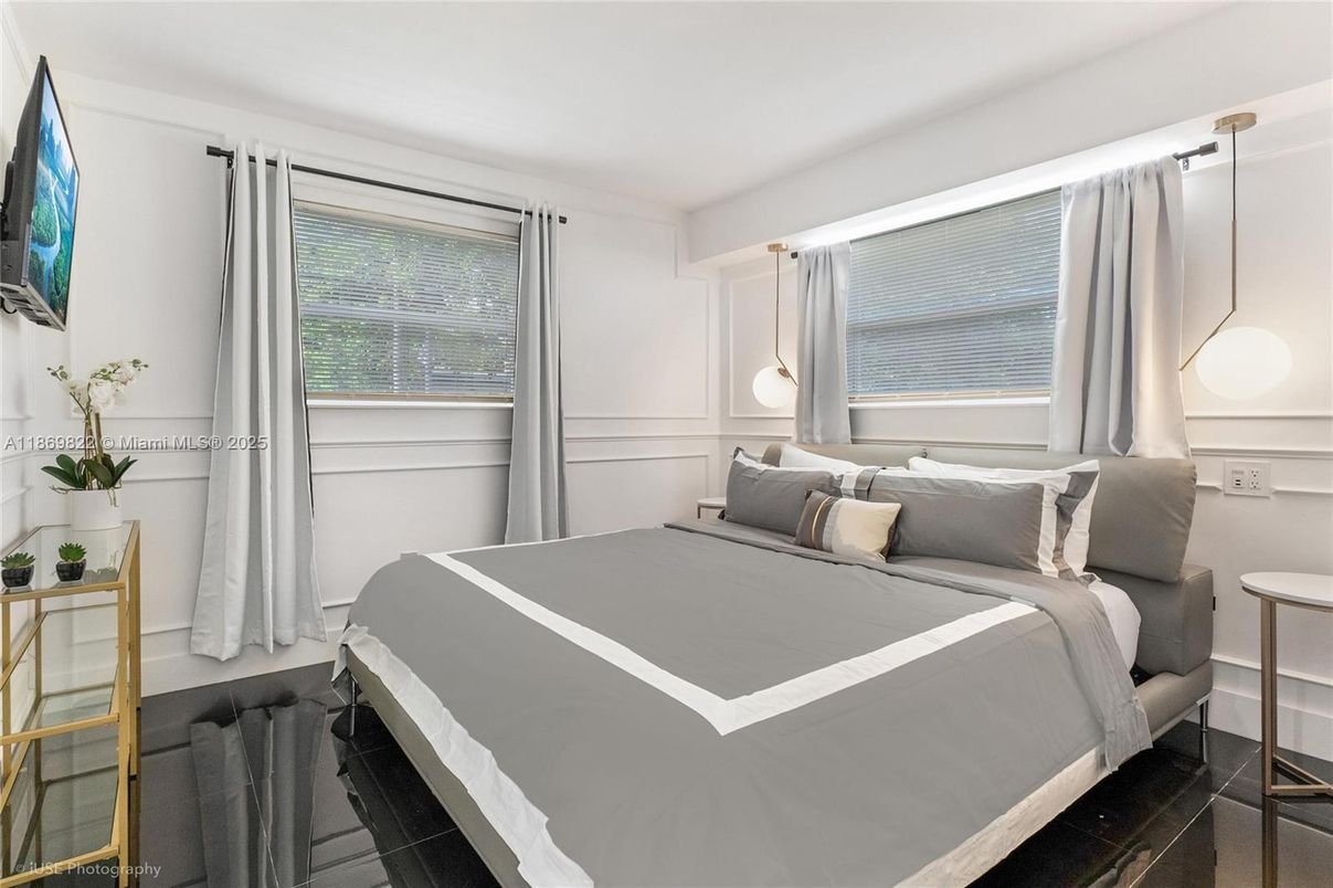Bedroom, Interior, Pendant Lights