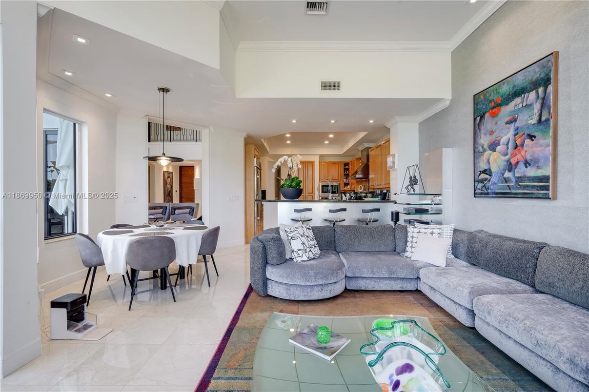 Dining room, Interior, Kitchen, Living room, Pendant Lights, Recessed Lighting, Stainless Steel Appliances