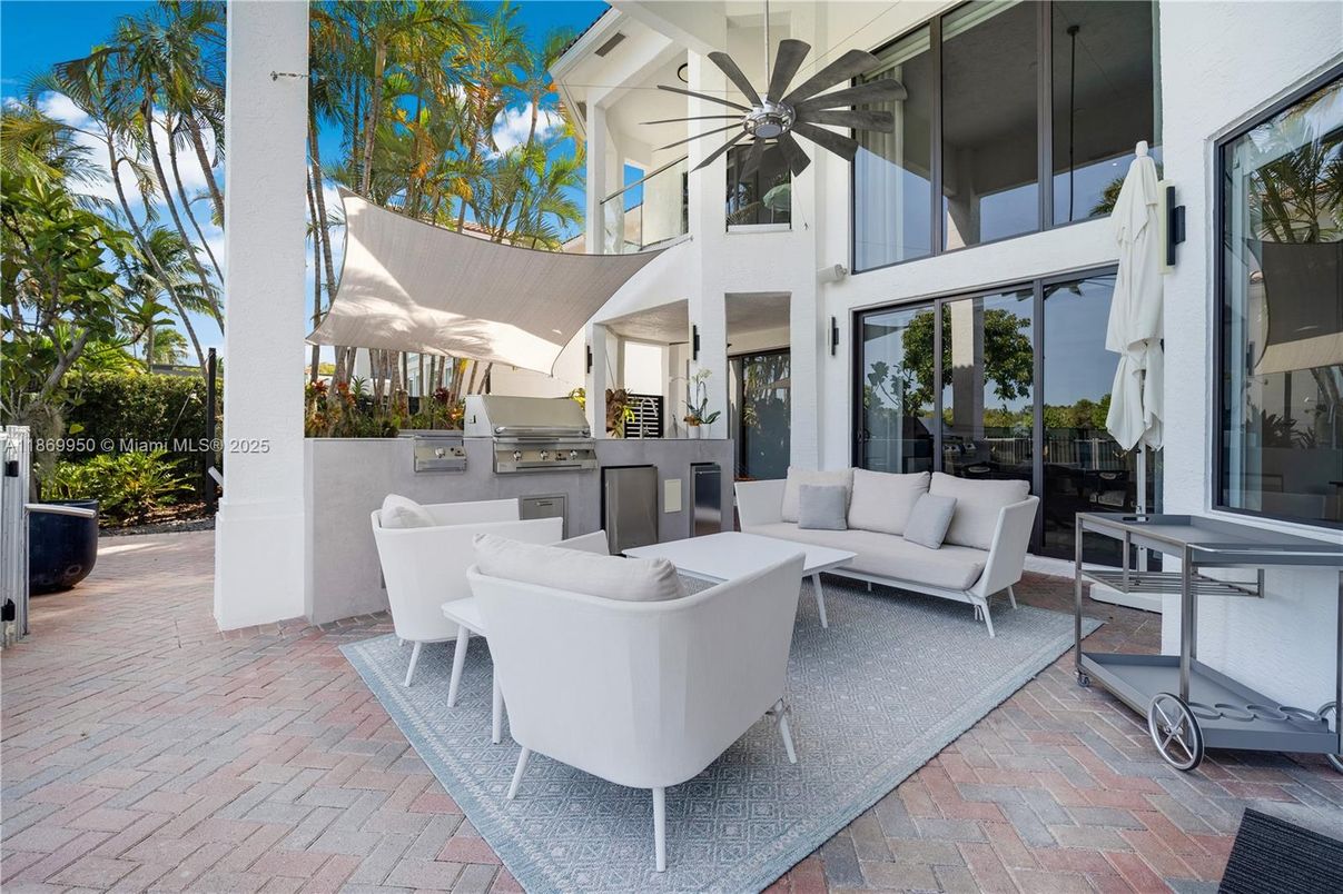 Exterior, Outdoor Kitchen