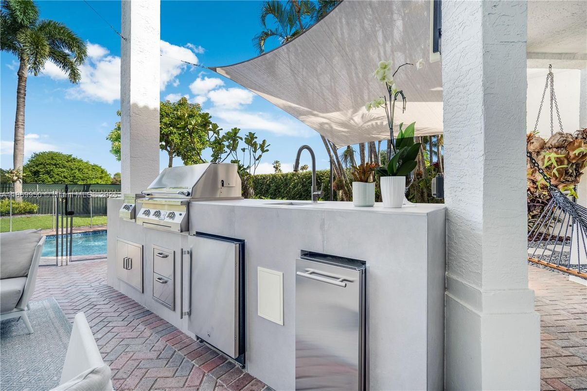 Exterior, Outdoor Kitchen