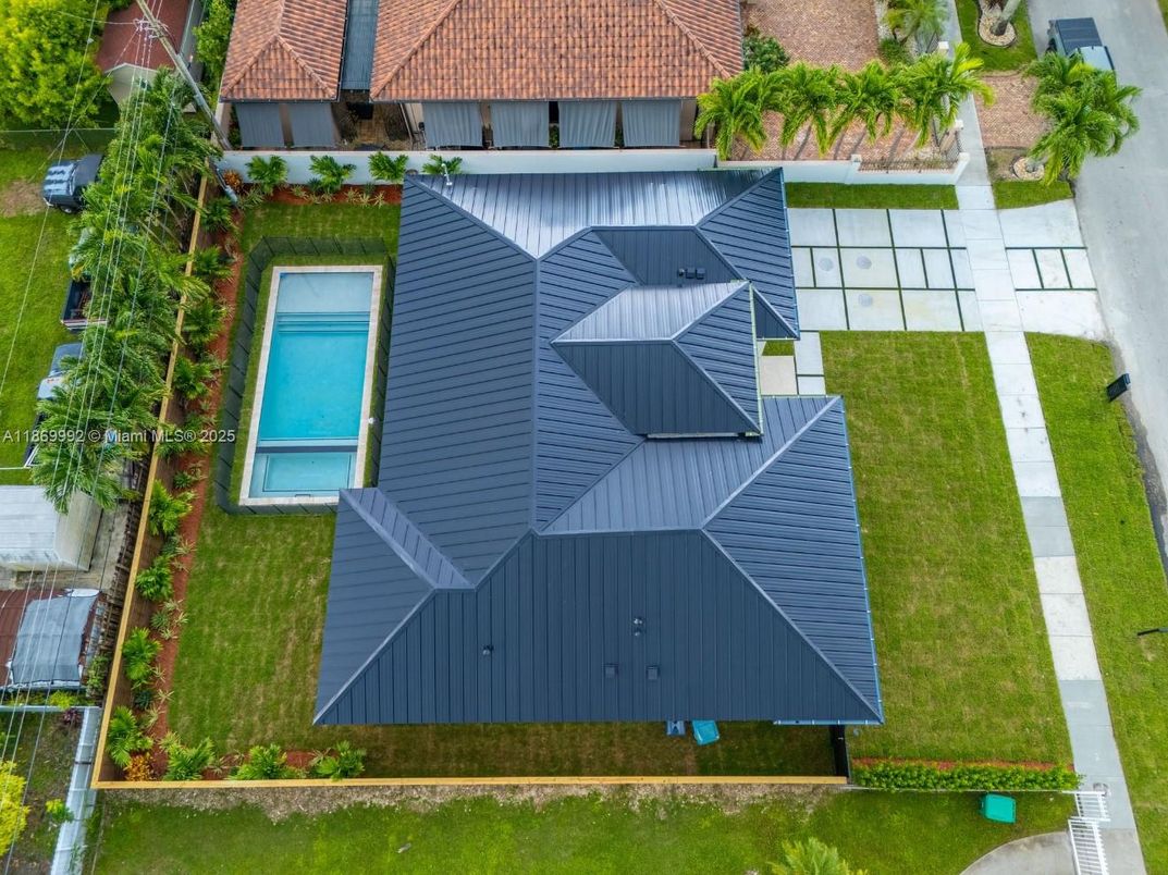 Exterior, Drone
