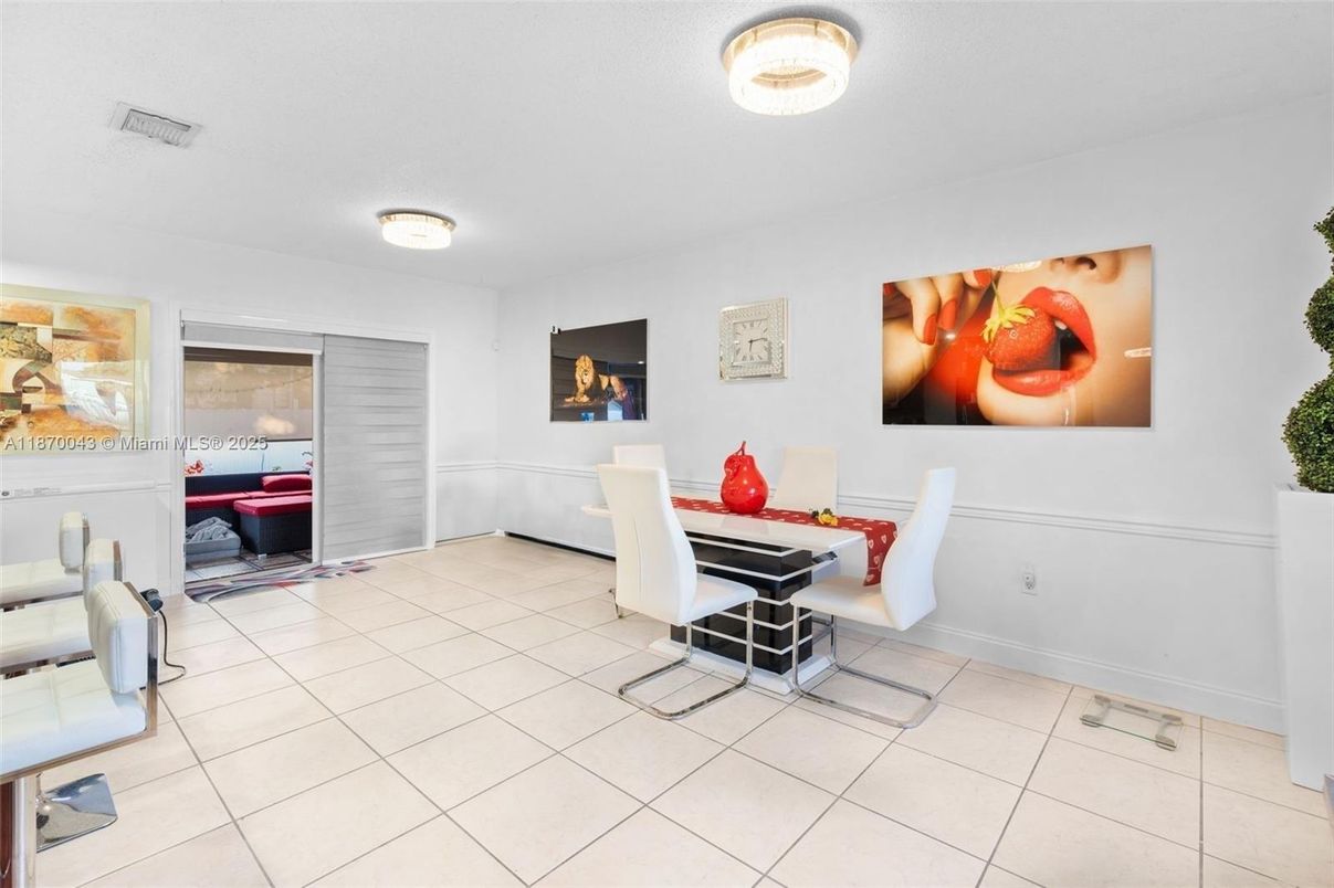 Dining room, Interior