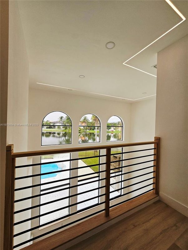 Interior, Recessed Lighting, Water, Wood Texture Flooring