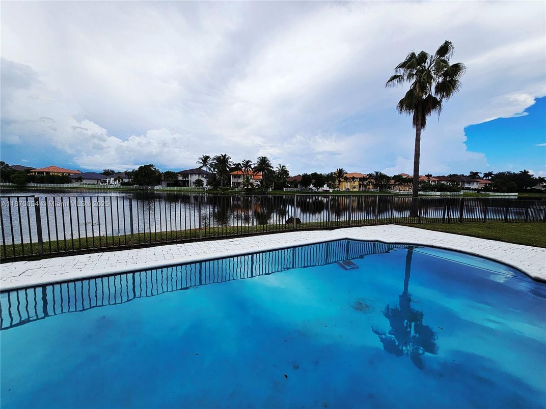 Exterior, Pool, Water