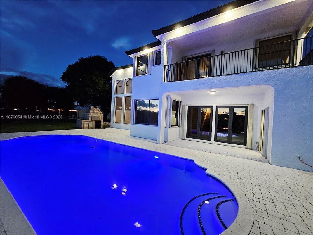 Exterior, Pool