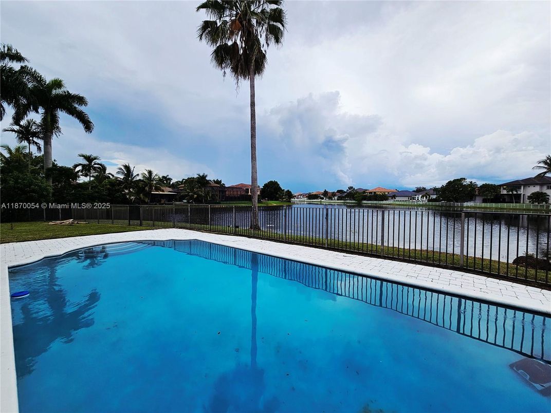 Exterior, Pool, Water