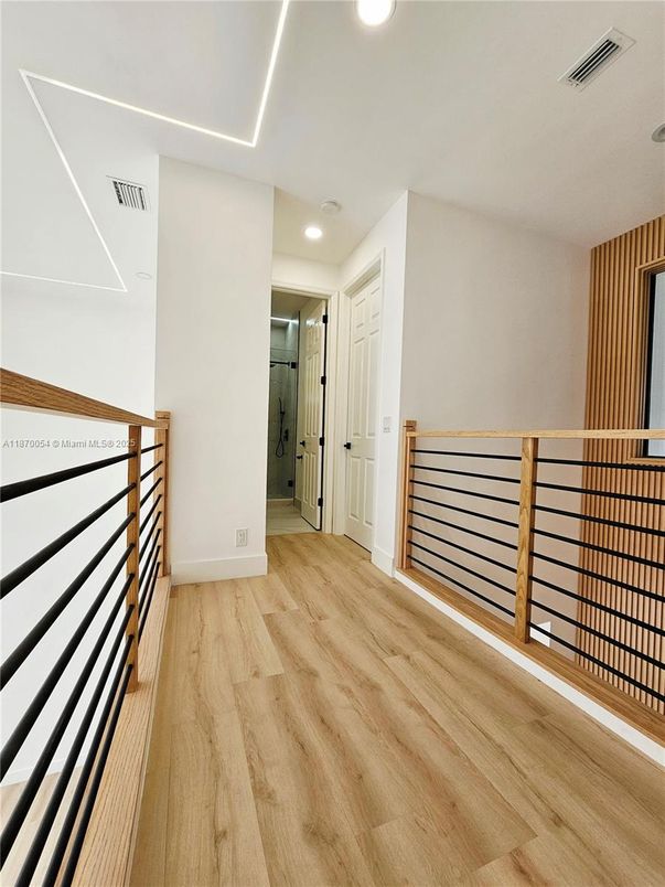 Interior, Recessed Lighting, Wood Texture Flooring