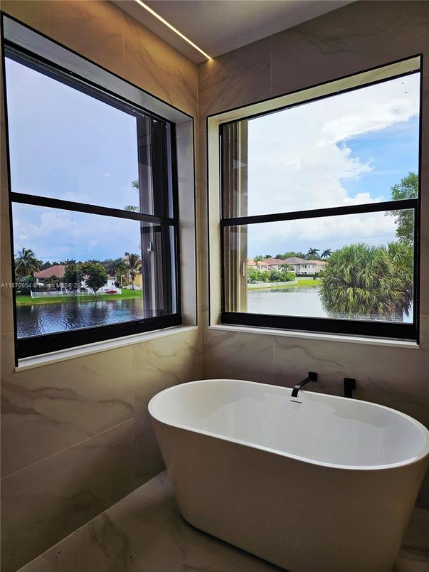 Bathroom, Free Standing Baths, Interior, Marble Walls, Water