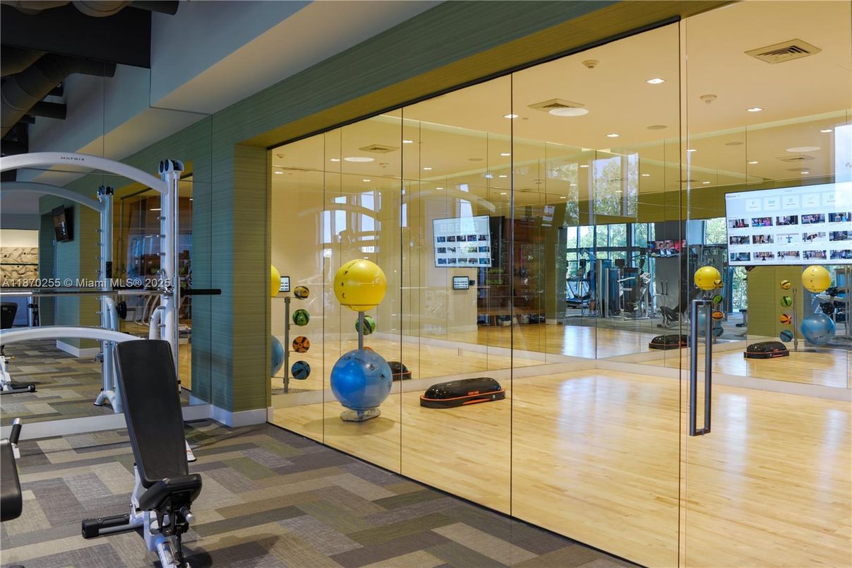 Fitness Equipment, Interior, Recessed Lighting, Wood Texture Flooring