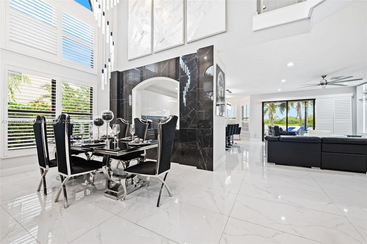 Dining room, Interior, Living room, Marble, Recessed Lighting