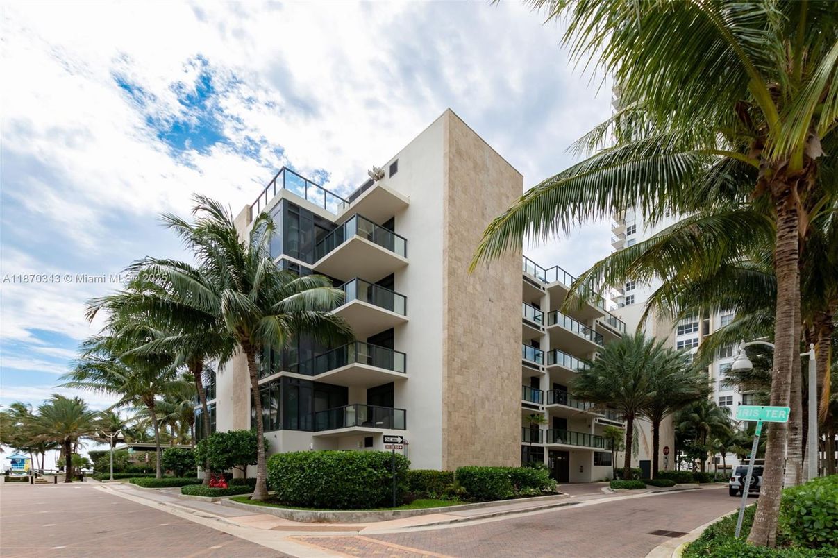 Exterior, Facade, Condo Building