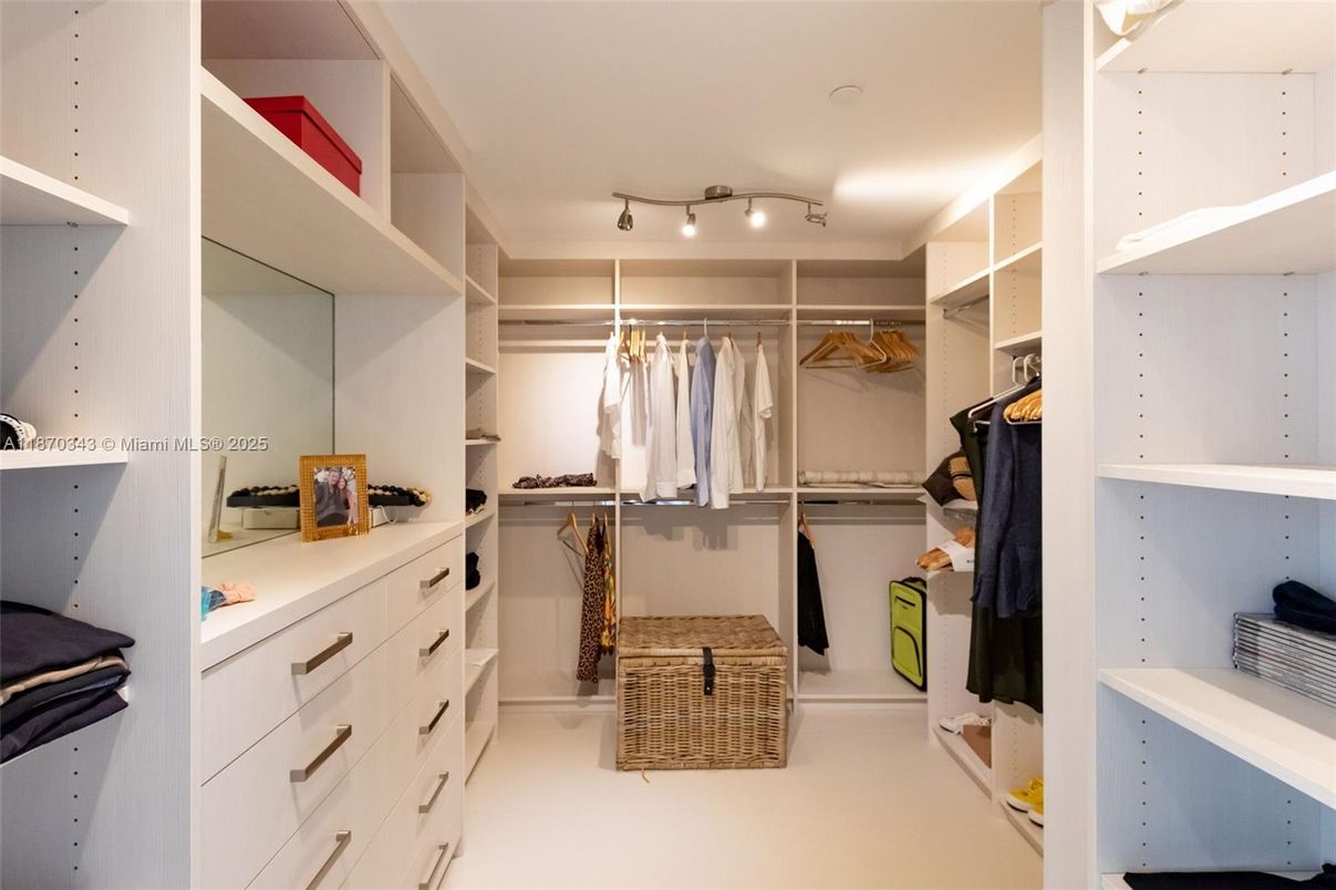 Interior, Walk-in Closets