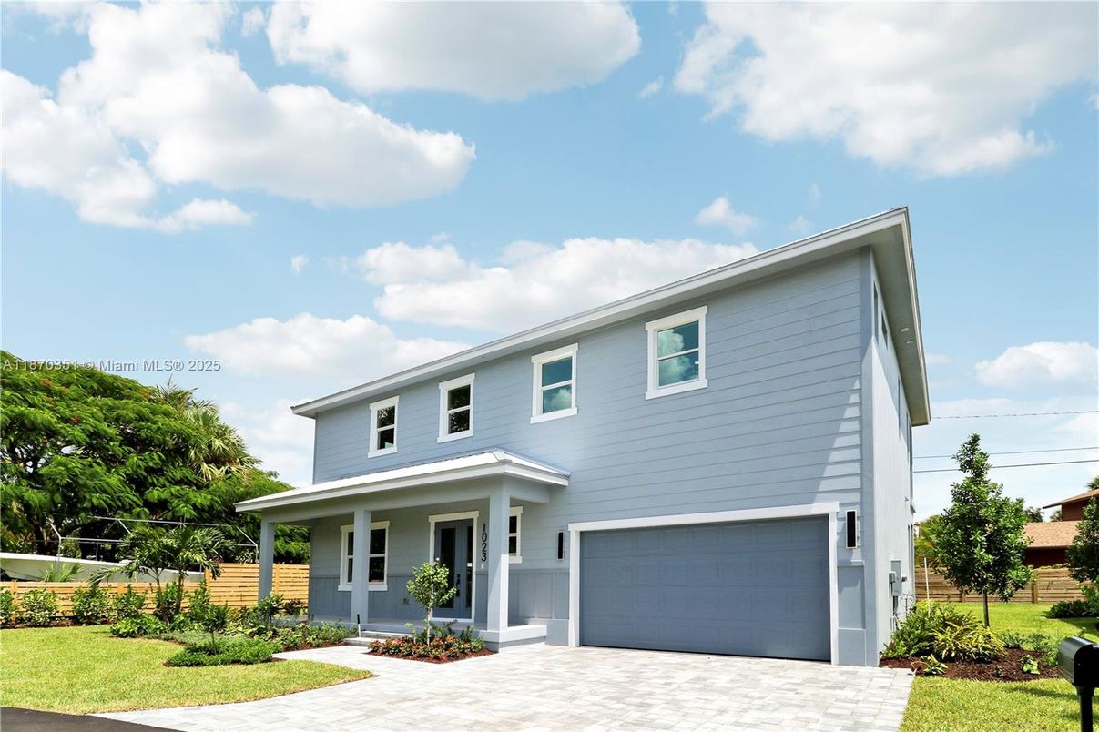 Attached, Exterior, Facade, Modern