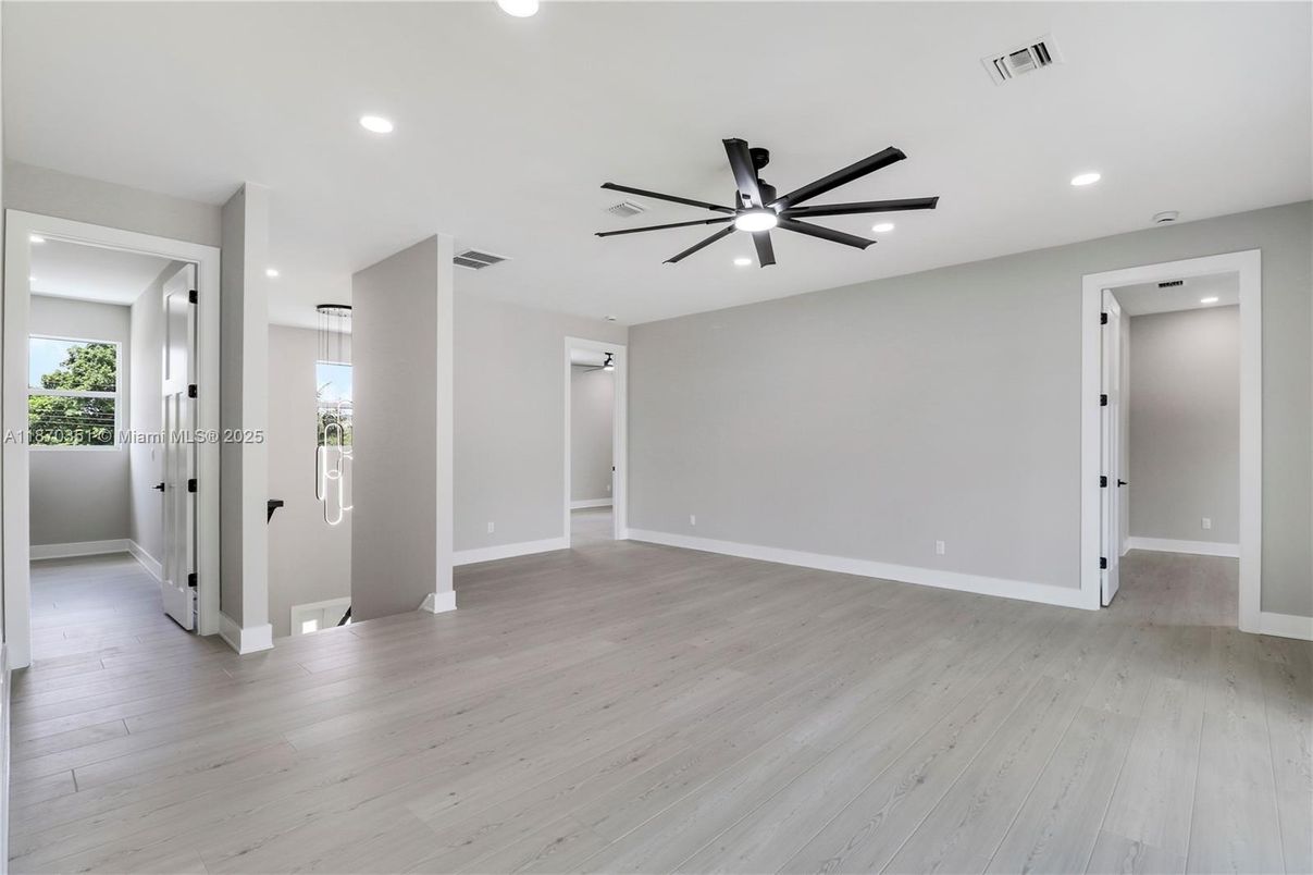 Empty room, Interior, Pendant Lights, Recessed Lighting, Wood Texture Flooring