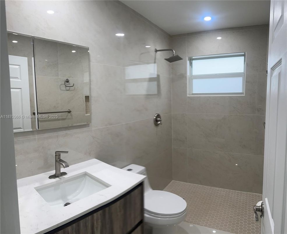 Bathroom, Interior, Recessed Lighting