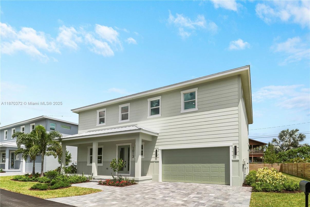 Attached, Exterior, Facade, Modern