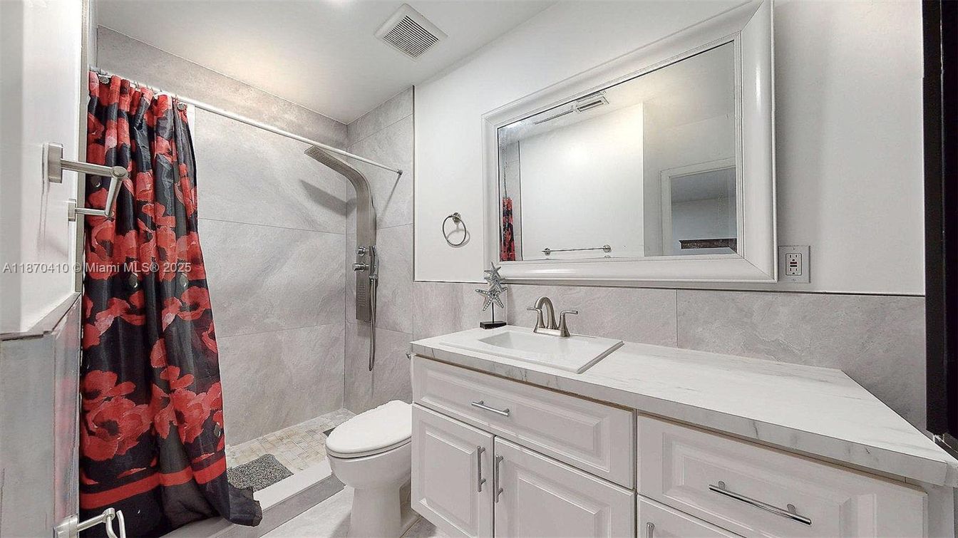 Bathroom, Interior, Tile Countertops