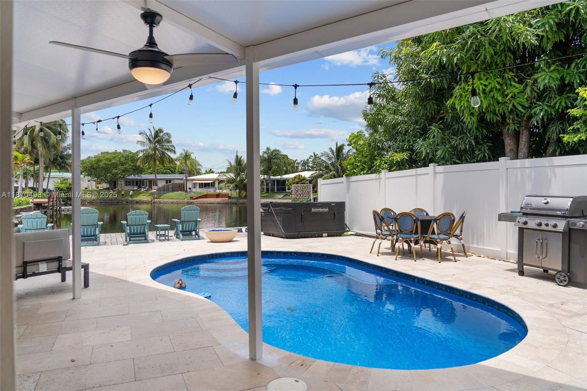Exterior, Pool
