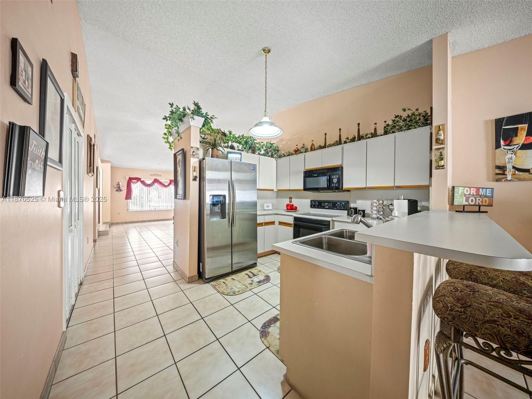 Interior, Kitchen, Pendant Lights, Stainless Steel Appliances
