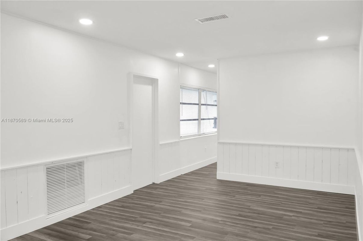 Empty room, Interior, Recessed Lighting, Wood Texture Flooring