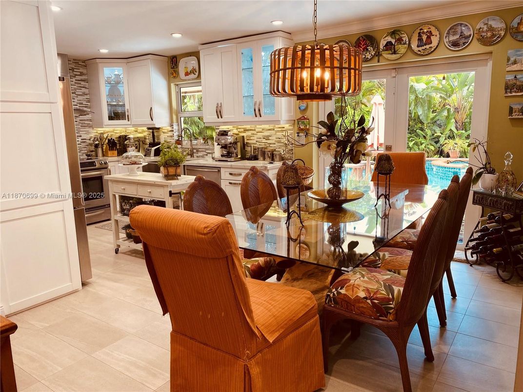 Dining room, Interior, Pendant Lights, Recessed Lighting