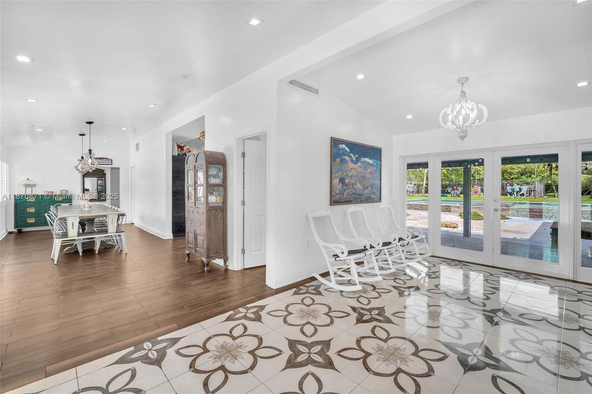 Chandelier, Dining room, Interior, Pendant Lights, Recessed Lighting, Wood Texture Flooring