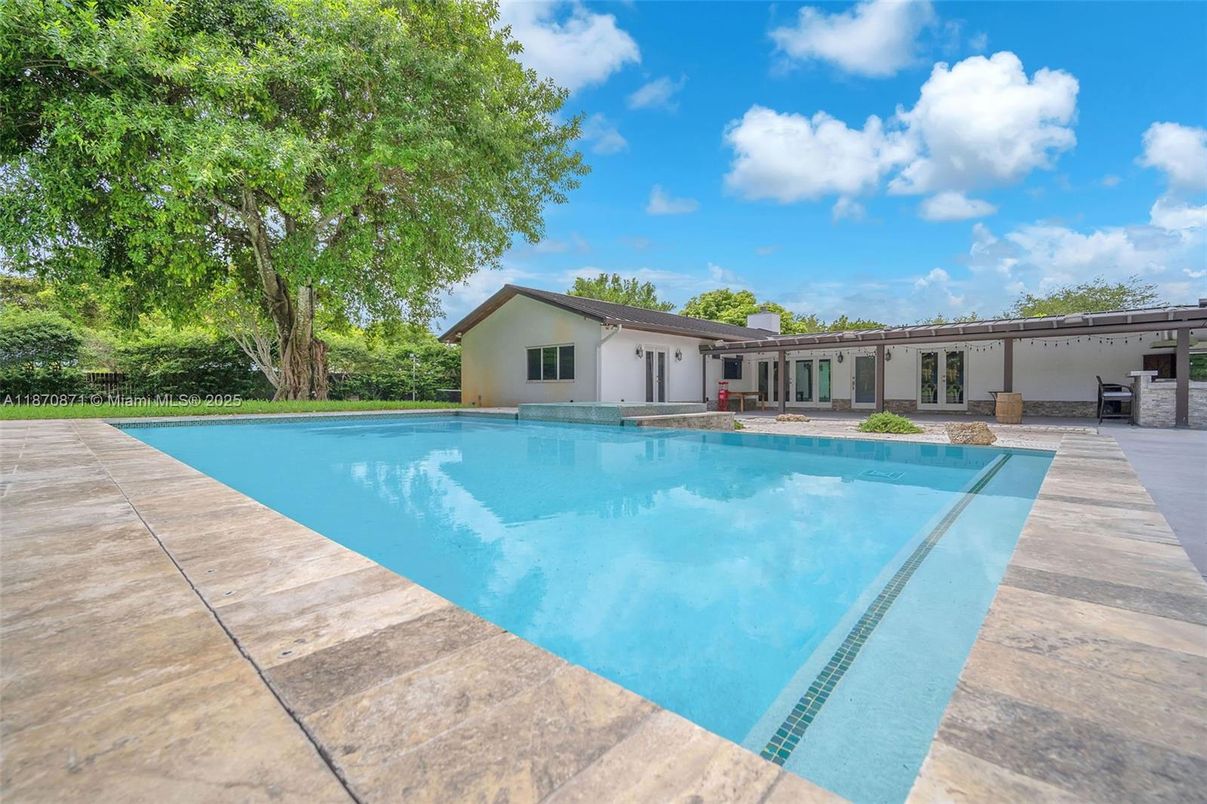 Exterior, Pool
