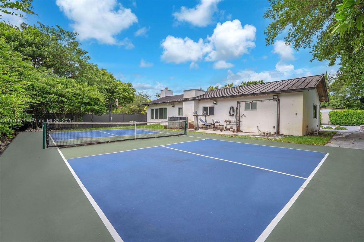 Exterior, Tennis Courts