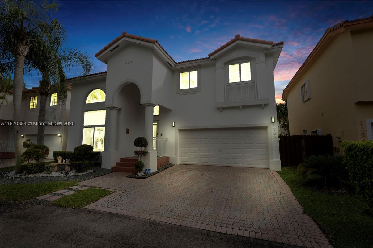 Attached, Exterior, Facade, Mediterranean