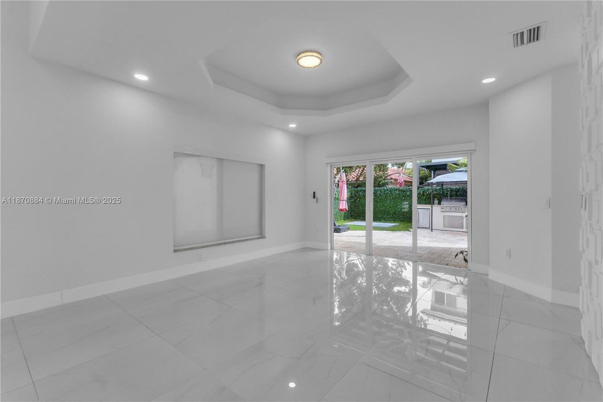 Empty room, Interior, Marble, Recessed Lighting