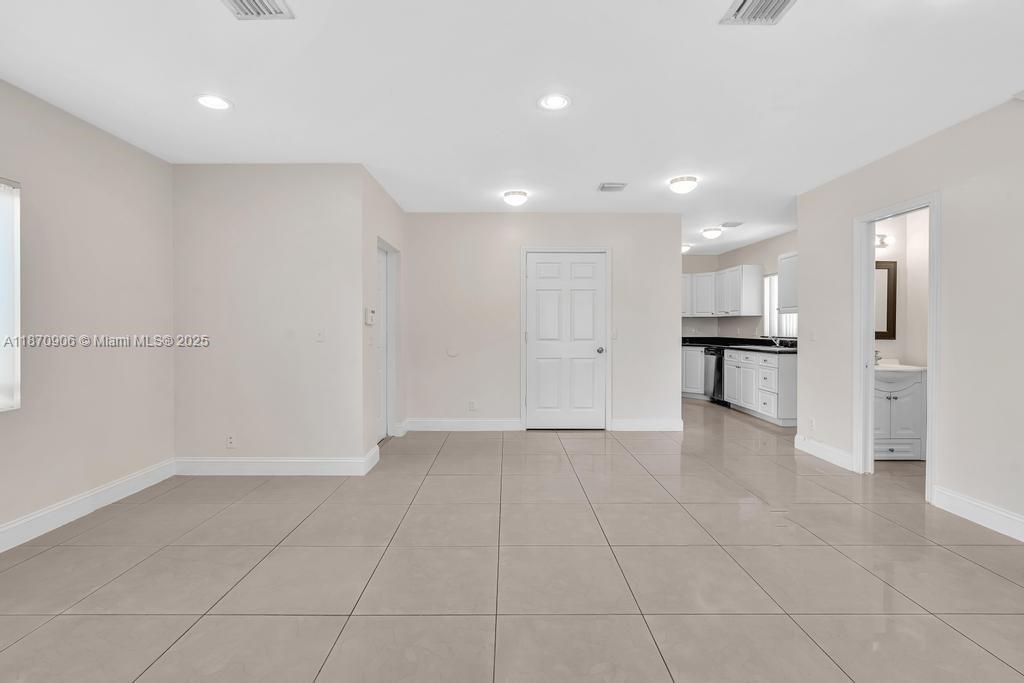 Empty room, Interior, Kitchen, Recessed Lighting