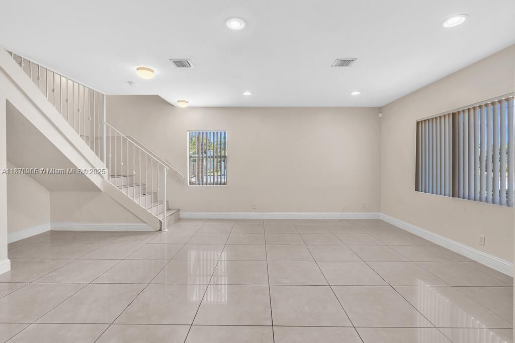 Empty room, Interior, Recessed Lighting