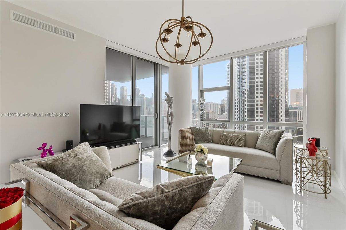 Chandelier, Interior, Living room