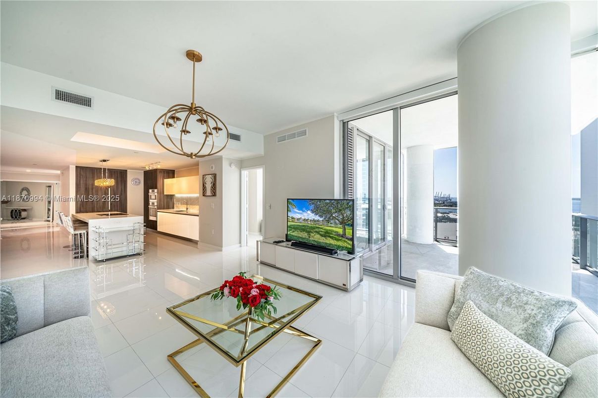 Chandelier, Interior, Kitchen, Living room, Pendant Lights