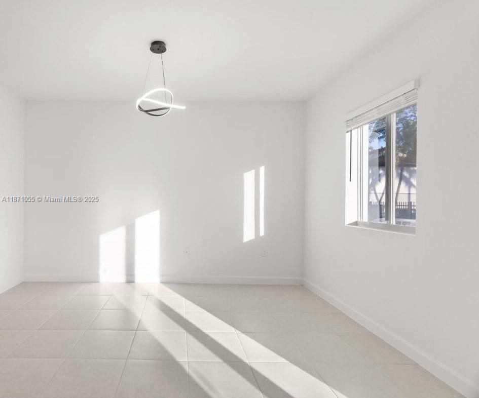 Empty room, Interior, Pendant Lights