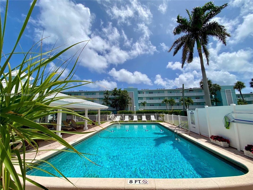 Exterior, Pool