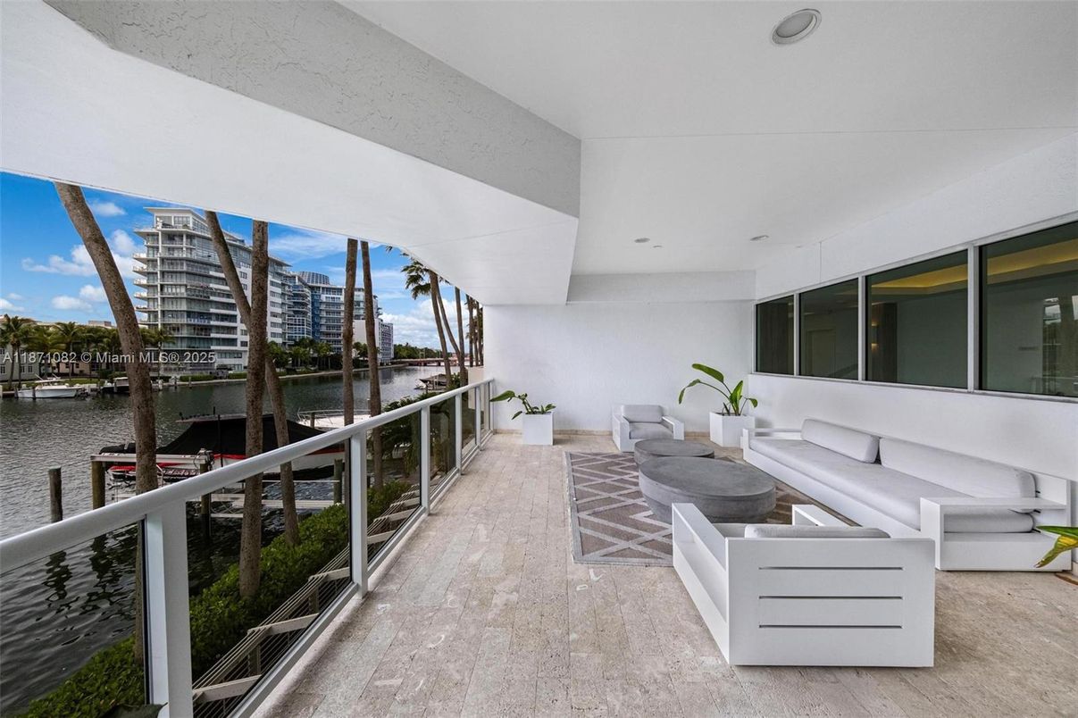 Exterior, Recessed Lighting, Water