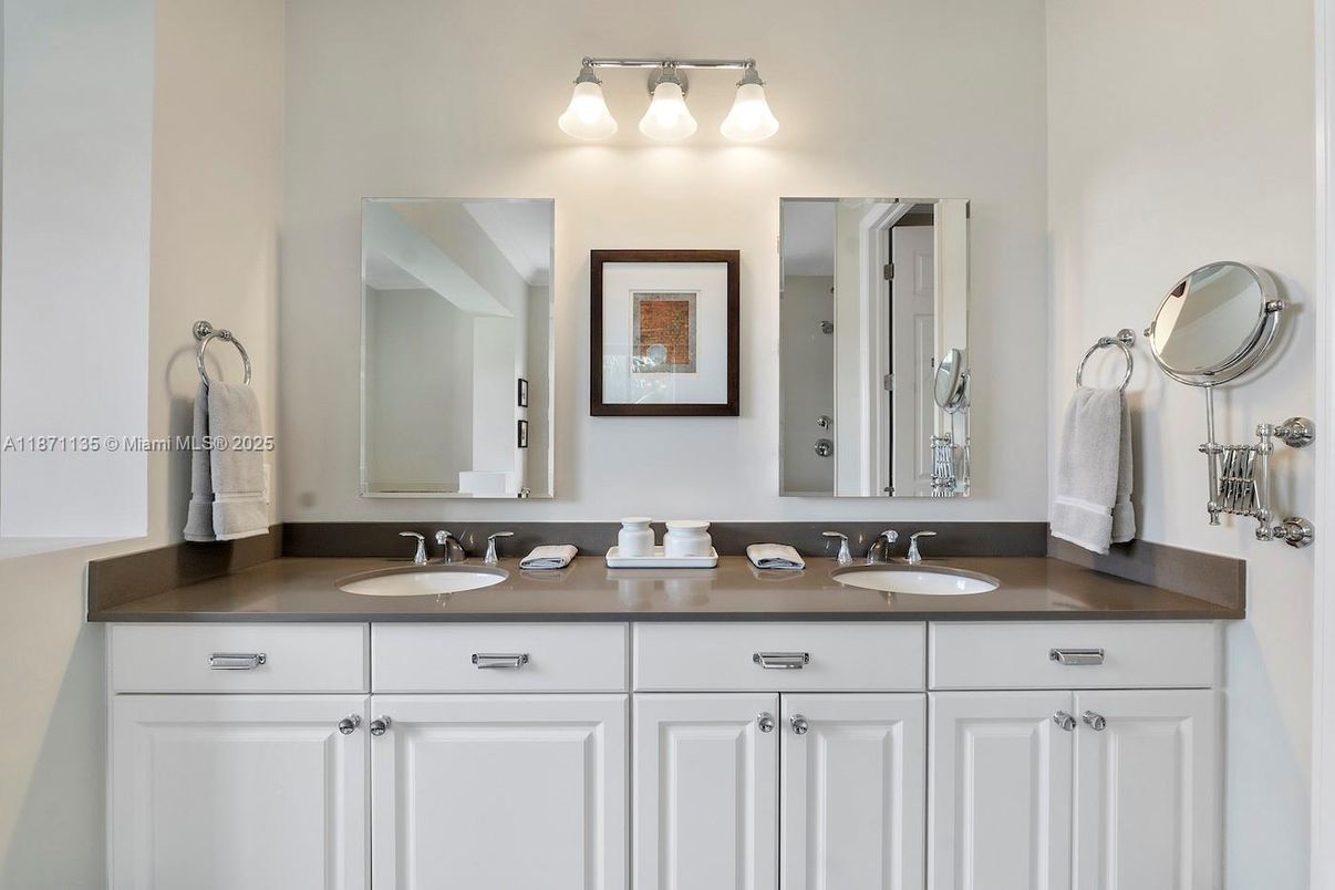 Bathroom, Dual Sink Vanities, Interior