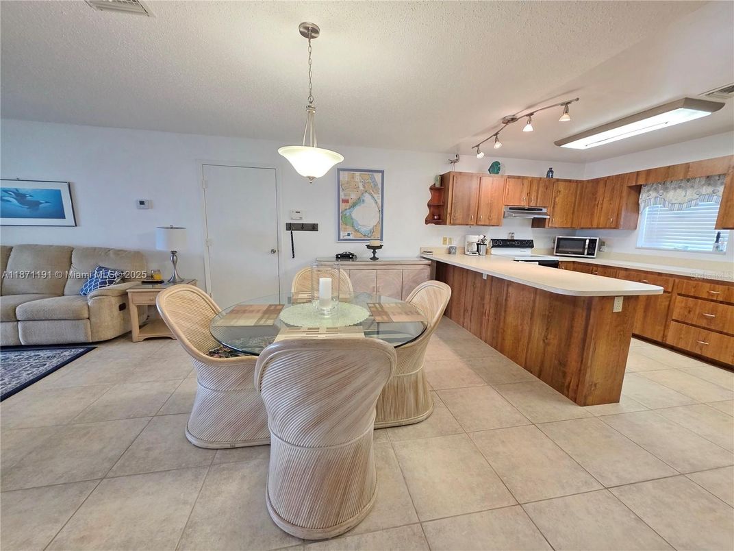 Dining room, Interior, Kitchen, Living room, Pendant Lights, Stainless Steel Appliances