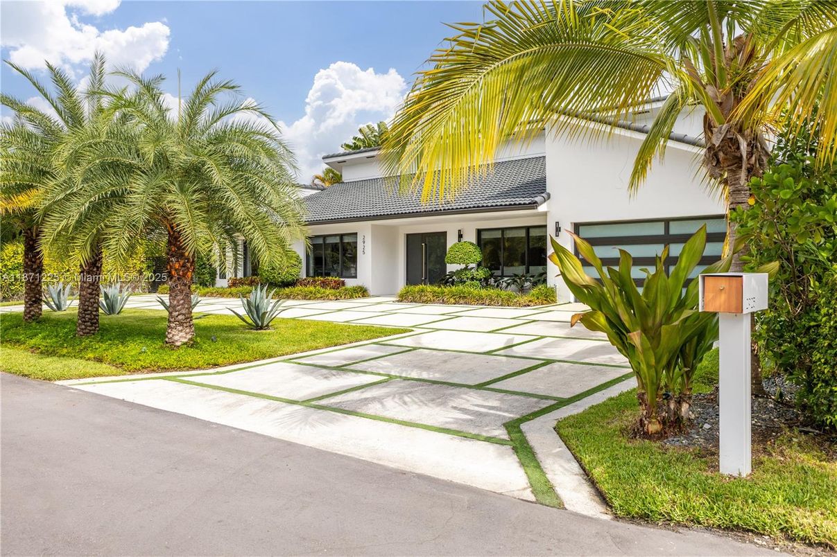 Backyard, Exterior, Facade, Mediterranean