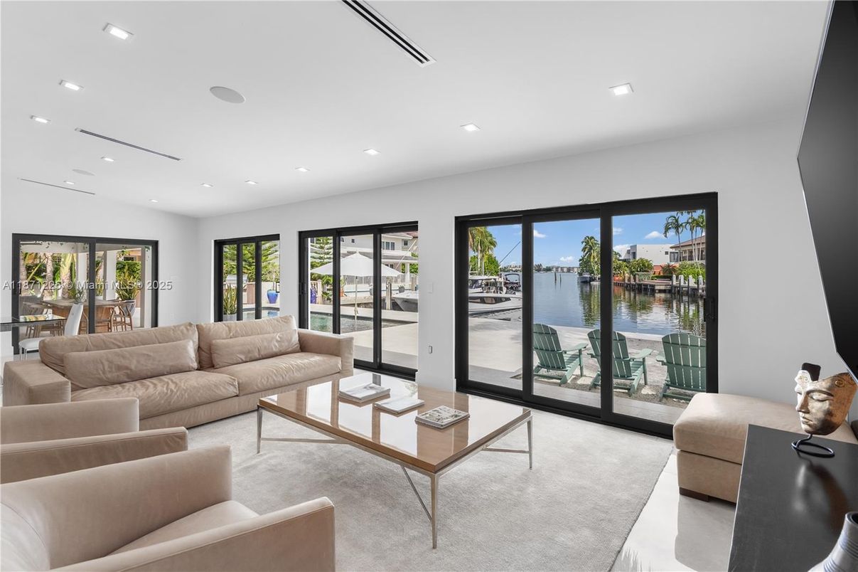 Interior, Living room, Recessed Lighting, Water
