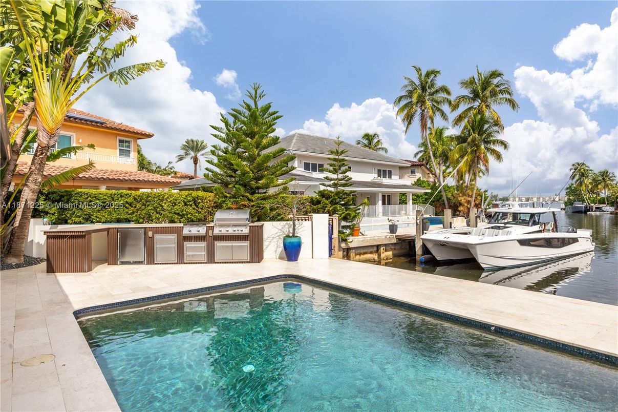 Exterior, Outdoor Kitchen, Pool, Water
