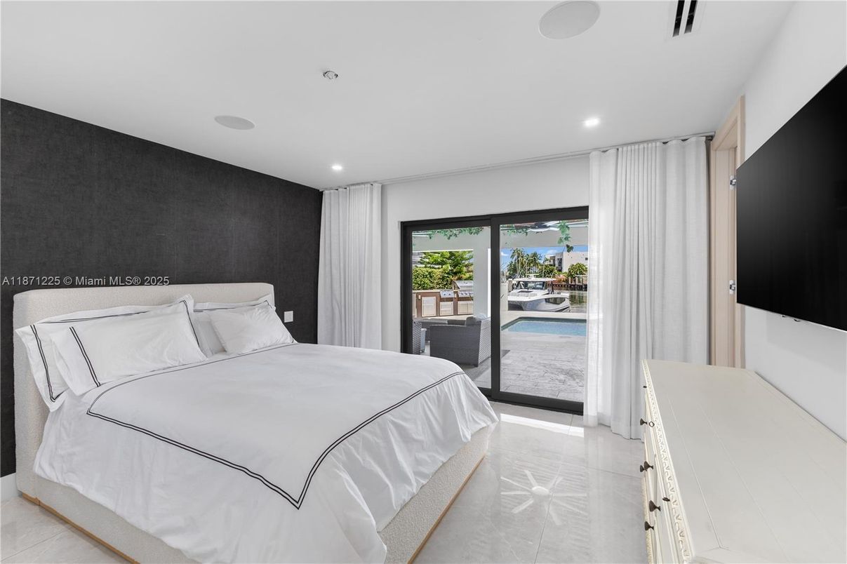 Bedroom, Interior, Recessed Lighting, Water