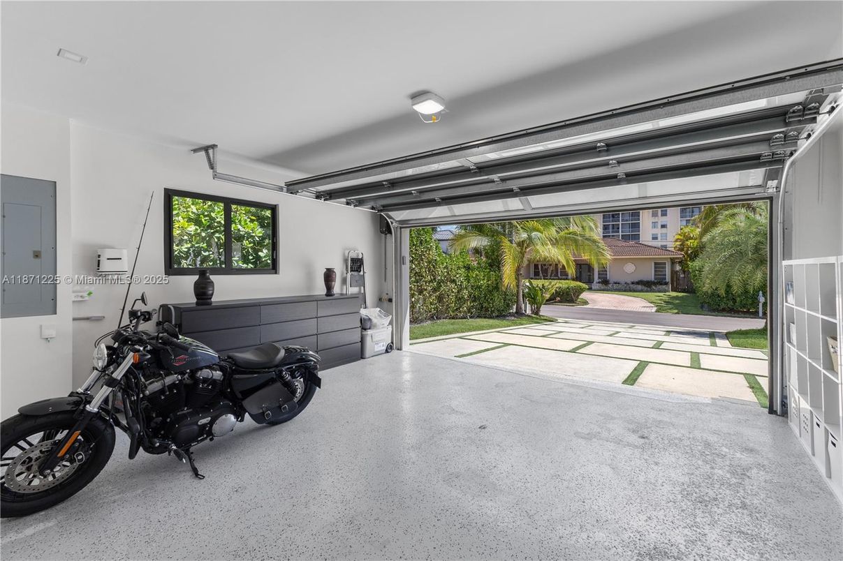 Garage, Interior