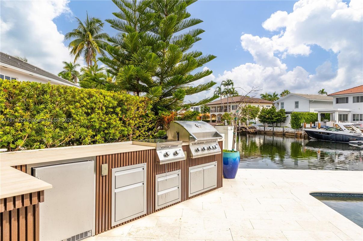 Exterior, Outdoor Kitchen, Pool, Water