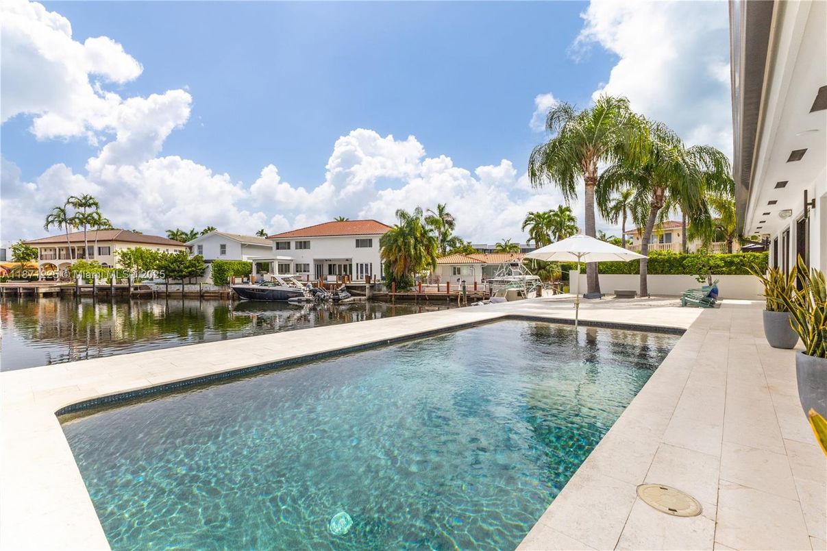 Exterior, Pool, Water